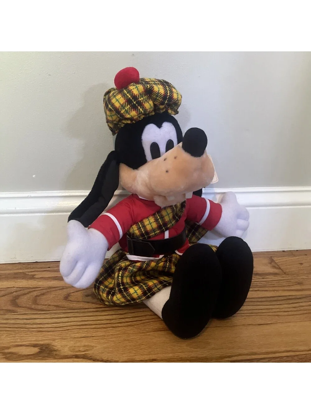 Goofy Scottish Kilt Plaid Tartan Disneyland Disney World Scotland Plush Doll VTG